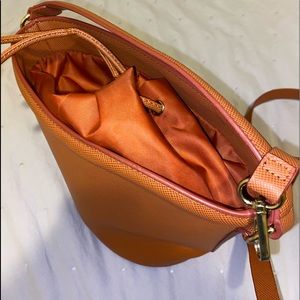 Crossbody brown bag.